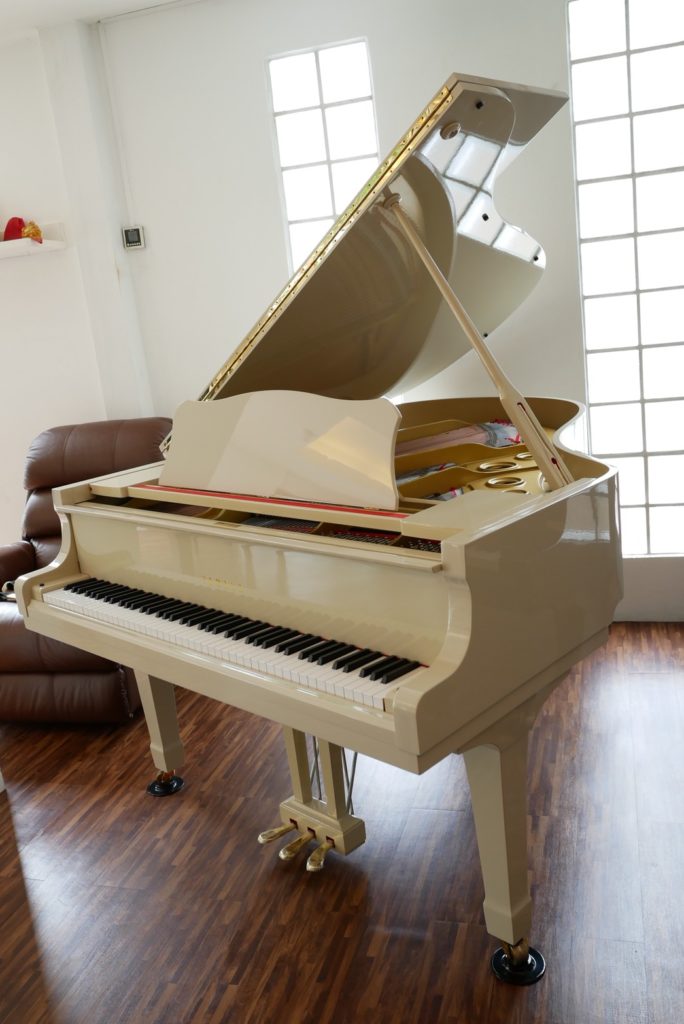 Yamaha G3 Ivory