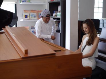การฝึกเล่น Piano คนเดียว