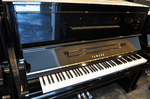YAMAHA U30A